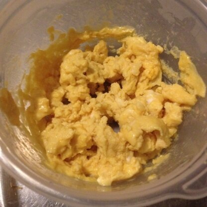 レンジで超簡単(#^.^#)
炒り卵風に混ぜました。レシピありがとうございました。